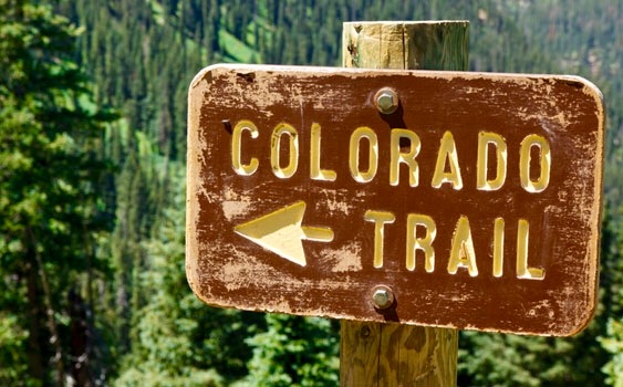 CO trail sign left arrow